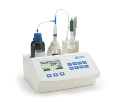 Минититратор для измерения титруемой кислотности и рН в фруктовых соках HI84532-02